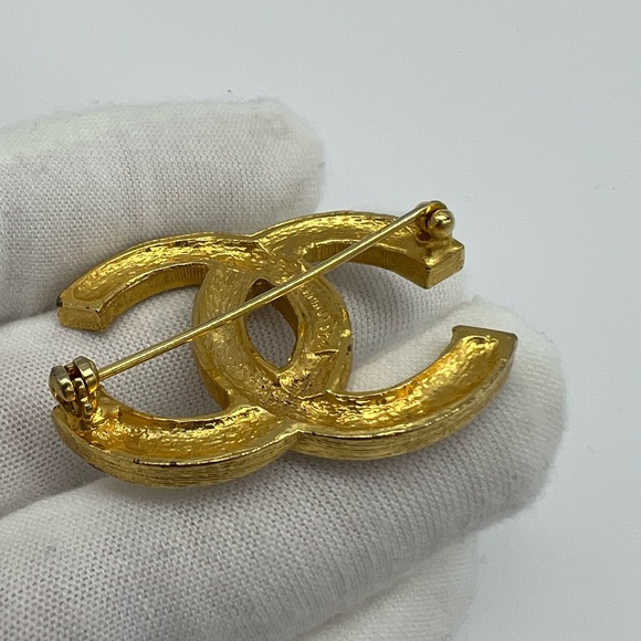 Authentic Chanel vintage gold CC Brooch - Picture 13 of 17